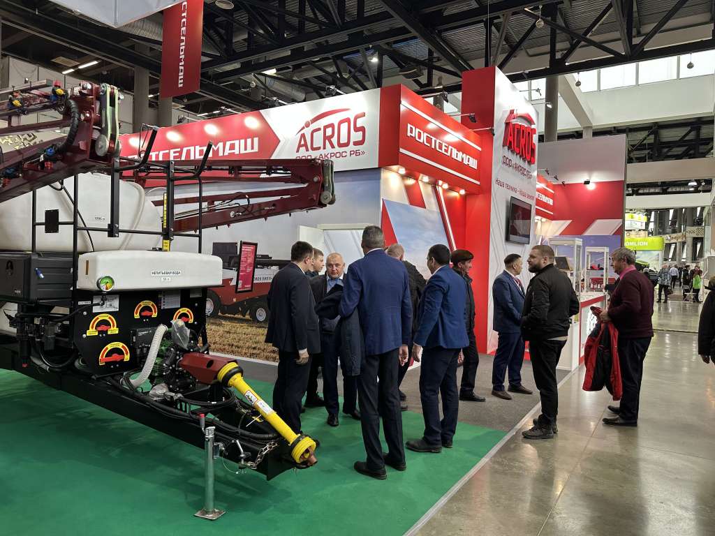 Ростсельмаш представляет современную технику на международной выставке в Уфе