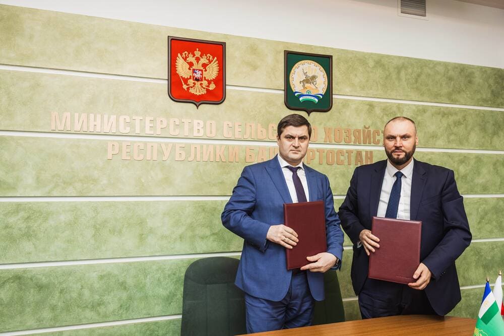В рамках работы 36-й международной выставки «АгроКомплекс» в г. Уфе подписано Соглашение о сотрудничестве между Министерством сельского хозяйства Республики Башкортостан и компанией Ростсельмаш 1